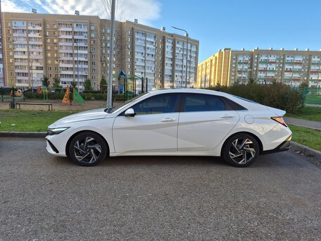 2023 Hyundai Elantra VII (CN7) Рестайлинг, белый, 2089000 рублей, вид 4