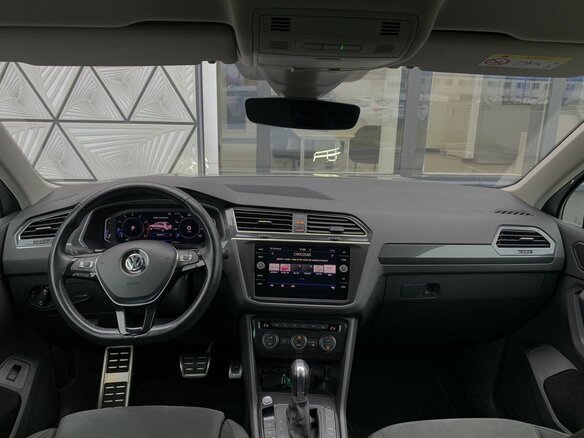 2019 Volkswagen Tiguan II, серебристый, 2359000 рублей - вид 16