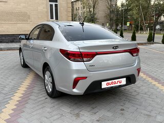 2020 Kia Rio IV, серый, 1695000 рублей, вид 5