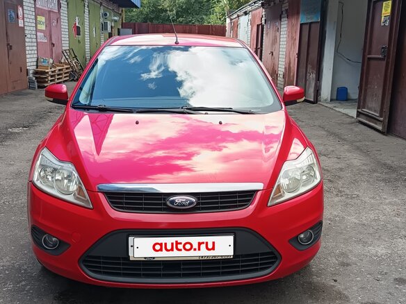 2010 Ford Focus II Рестайлинг, красный, 499999 рублей - вид 2