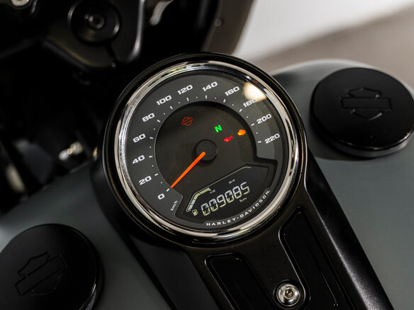 2020 Harley-Davidson Fat Boy, серебристый, 2650000 рублей - вид 17