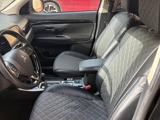 2019 Mitsubishi Outlander III Рестайлинг 3, чёрный, 1800000 рублей, вид 4