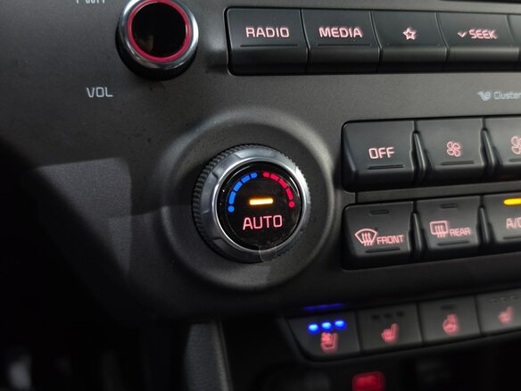 2021 Kia Sportage IV Рестайлинг, белый, 1859000 рублей - вид 12