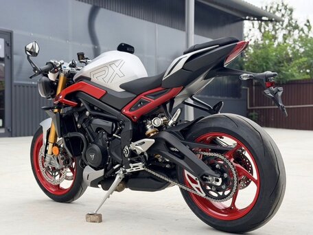 2026 Triumph Street Triple, серебристый, 1570000 рублей, вид 5