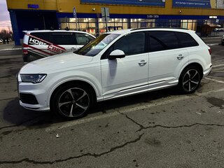 2020 Audi Q7 45 TDI II (4M) Рестайлинг, белый, 5700000 рублей, вид 3