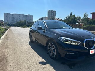 2020 BMW 1 серии 118d III (F40), чёрный, 3470000 рублей, вид 2