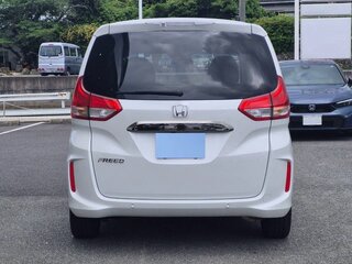 2022 Honda Freed II Рестайлинг, белый, 1239000 рублей, вид 3
