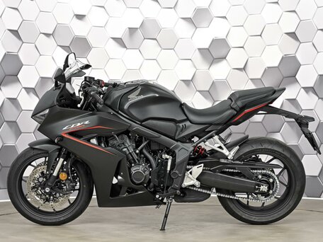 2025 Honda CBR 650R, чёрный, 1239000 рублей, вид 4