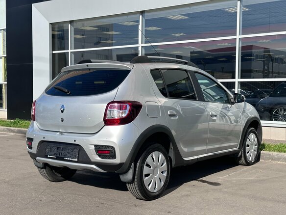 2017 Renault Sandero Stepway II, серебристый - вид 3