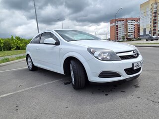 2010 Opel Astra GTC H Рестайлинг, белый, 700000 рублей, вид 5
