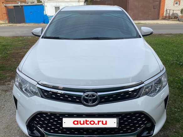 2015 Toyota Camry VII (XV50) Рестайлинг, белый, 2250000 рублей