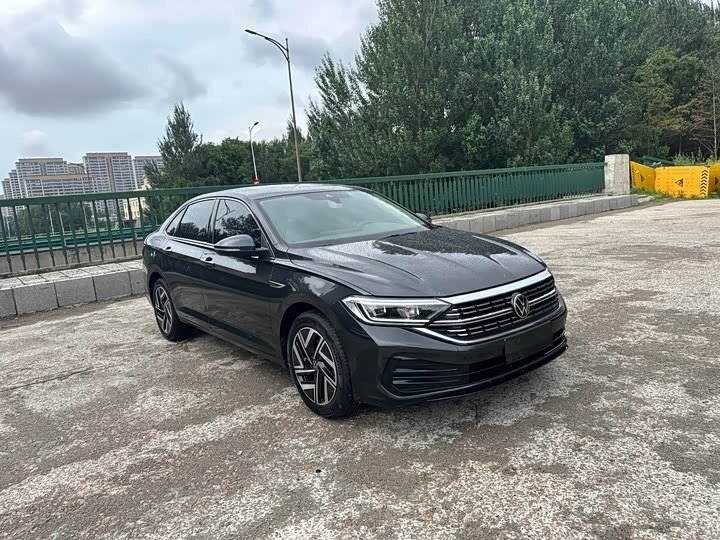 Открыть фотографии: Volkswagen Sagitar III Рестайлинг