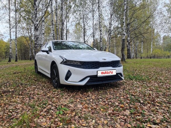 2021 Kia K5 III, белый, 1850000 рублей - вид 1