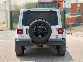 2023 Jeep Wrangler 4xe IV (JL) Рестайлинг, серебристый, 7666666 рублей, вид 3