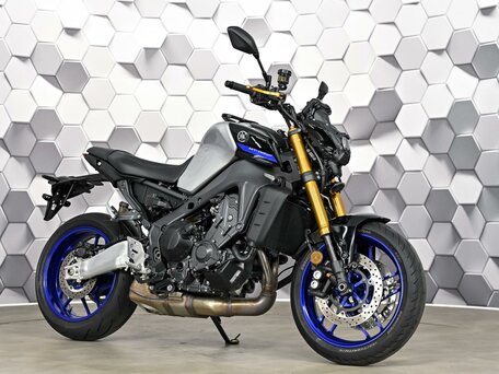 2023 Yamaha MT-09 (FZ-09), серебристый, 1199000 рублей, вид 1