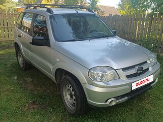 2011 Chevrolet Niva I Рестайлинг, серебристый, 380000 рублей, вид 3