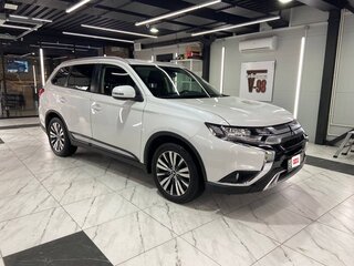 2019 Mitsubishi Outlander III Рестайлинг 3, белый, 2200000 рублей, вид 5