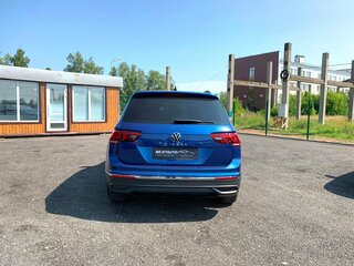 2021 Volkswagen Tiguan II Рестайлинг, синий, 2446000 рублей, вид 4