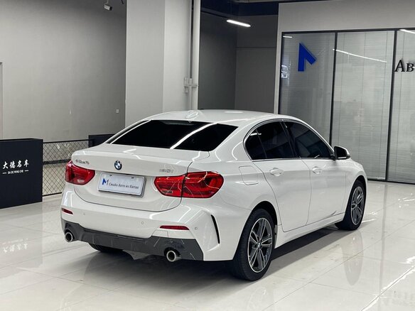 2023 BMW 1 серии 120i III (F52) Рестайлинг, белый, 1818000 рублей - вид 3
