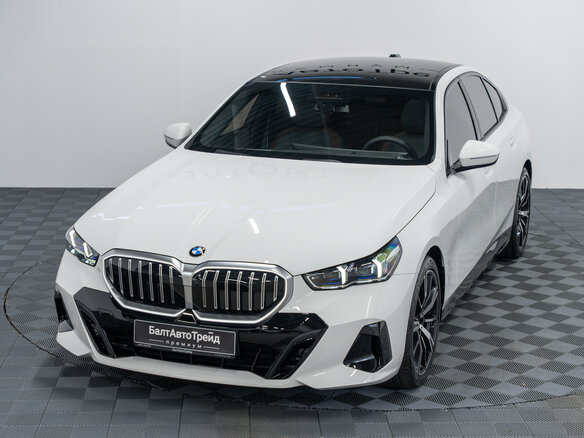 2025 BMW 5 серии 530i xDrive VIII (G60/G61/G68), белый, 9150000 рублей - вид 32
