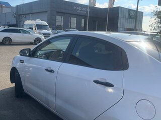 2013 Kia Rio 4-speed III, белый, 500000 рублей, вид 4