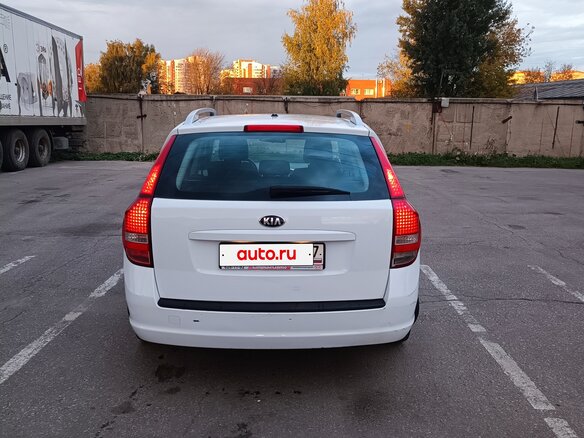 2011 Kia Ceed I Рестайлинг, белый, 780000 рублей - вид 2