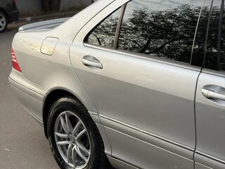 2002 Mercedes-Benz S-Класс 320 IV (W220), серебристый, 1350000 рублей, вид 5