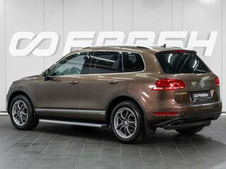 2010 Volkswagen Touareg II, коричневый, 1599000 рублей, вид 2