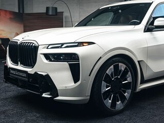 2022 BMW X7 40i I (G07) Рестайлинг, белый, 10290000 рублей, вид 2