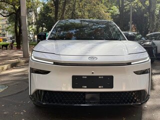 2026 Toyota bZ3X 67.9 kWh, белый, 2800000 рублей, вид 1