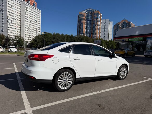 2016 Ford Focus III Рестайлинг, белый - вид 2