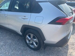 2022 Toyota RAV4 V (XA50), серебристый, 3300000 рублей, вид 2