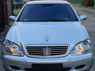1999 Mercedes-Benz S-Класс 320 IV (W220), серебристый, 600000 рублей, вид 1