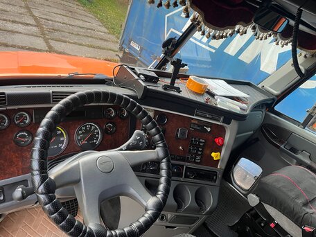 2003 Freightliner Century Class, оранжевый, 1700000 рублей, вид 5