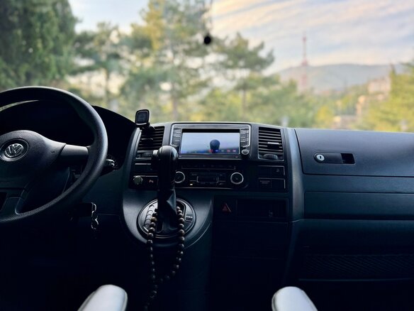 2010 Volkswagen Caravelle T5 Рестайлинг, серебристый, 1800000 рублей - вид 13