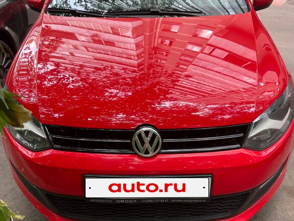 2014 Volkswagen Polo V, красный, 990000 рублей