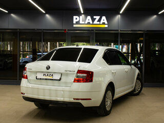 2020 Skoda Octavia III (A7) Рестайлинг, белый, 1780000 рублей, вид 4