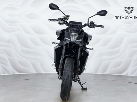 2024 Yamaha MT-09 (FZ-09), чёрный, 1227000 рублей, вид 4