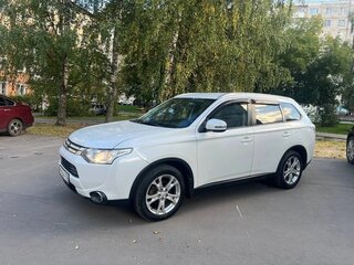 2014 Mitsubishi Outlander III, белый, 1300000 рублей, вид 1