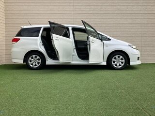 2011 Toyota Wish II, белый, 1045000 рублей, вид 4