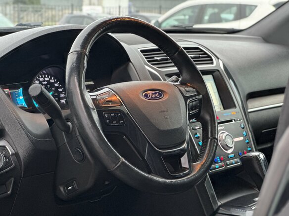 2017 Ford Explorer V Рестайлинг, чёрный, 2200000 рублей - вид 9