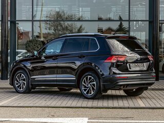 2019 Volkswagen Tiguan II, чёрный, 2655000 рублей, вид 4