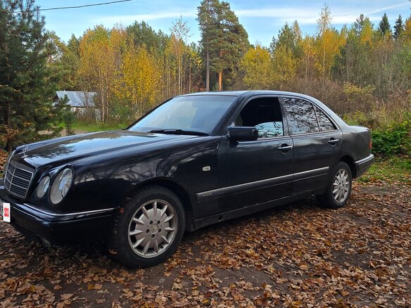 1997 Mercedes-Benz E-Класс 200 II (W210, S210), чёрный - вид 8