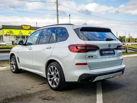 2022 BMW X5 30d IV (G05/G18), белый, 7498000 рублей - вид 5