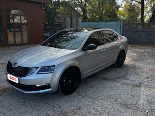 2019 Skoda Octavia III (A7) Рестайлинг, серебристый, 2050000 рублей, вид 1