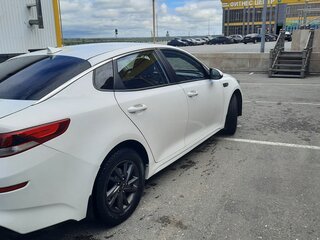 2019 Kia Optima IV Рестайлинг, белый, 1100000 рублей, вид 3