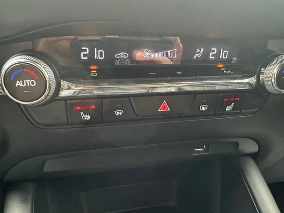 2022 Mazda 3 Axela IV (BP), белый, 1699000 рублей - вид 12