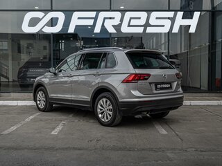 2017 Volkswagen Tiguan II, серебристый, 2519000 рублей, вид 2