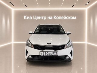 2021 Kia Rio IV Рестайлинг, белый, 1645000 рублей, вид 1