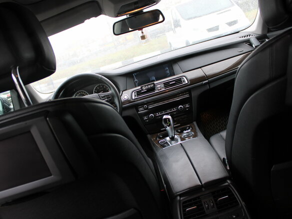 2010 BMW 7 серии Long 750Li V (F01/F02/F04), чёрный, 1415000 рублей - вид 25